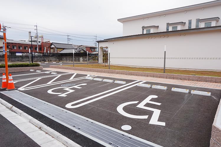 身障者用駐車場
